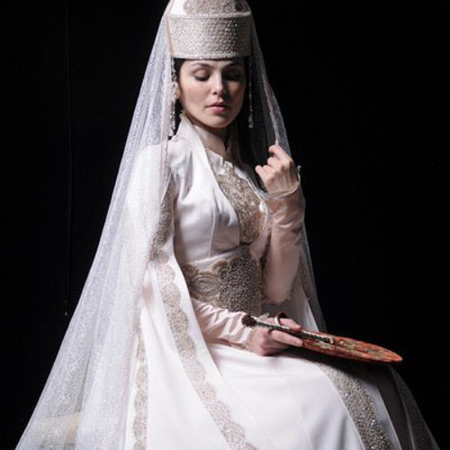 Кабардинская свадьба. Традиционное свадебное платье кабардинцев. Национальное платье кабардинцев. Национальное платье кабардинцев свадебное. Абхазское свадебное платье национальное.