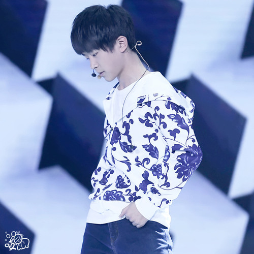 看月亮爬上来 - 易烊千玺