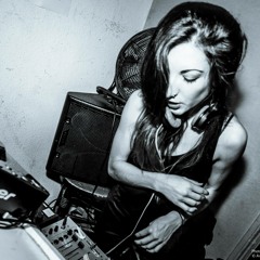Attraction Radio 007 / Bloop. London (Guest mix Luvstuff)