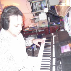 انا دلوقتى عندى بيانو