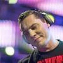 Riggi & Piros Vs. ZAXX - ID (Tiesto UMF 2015 Premiere)