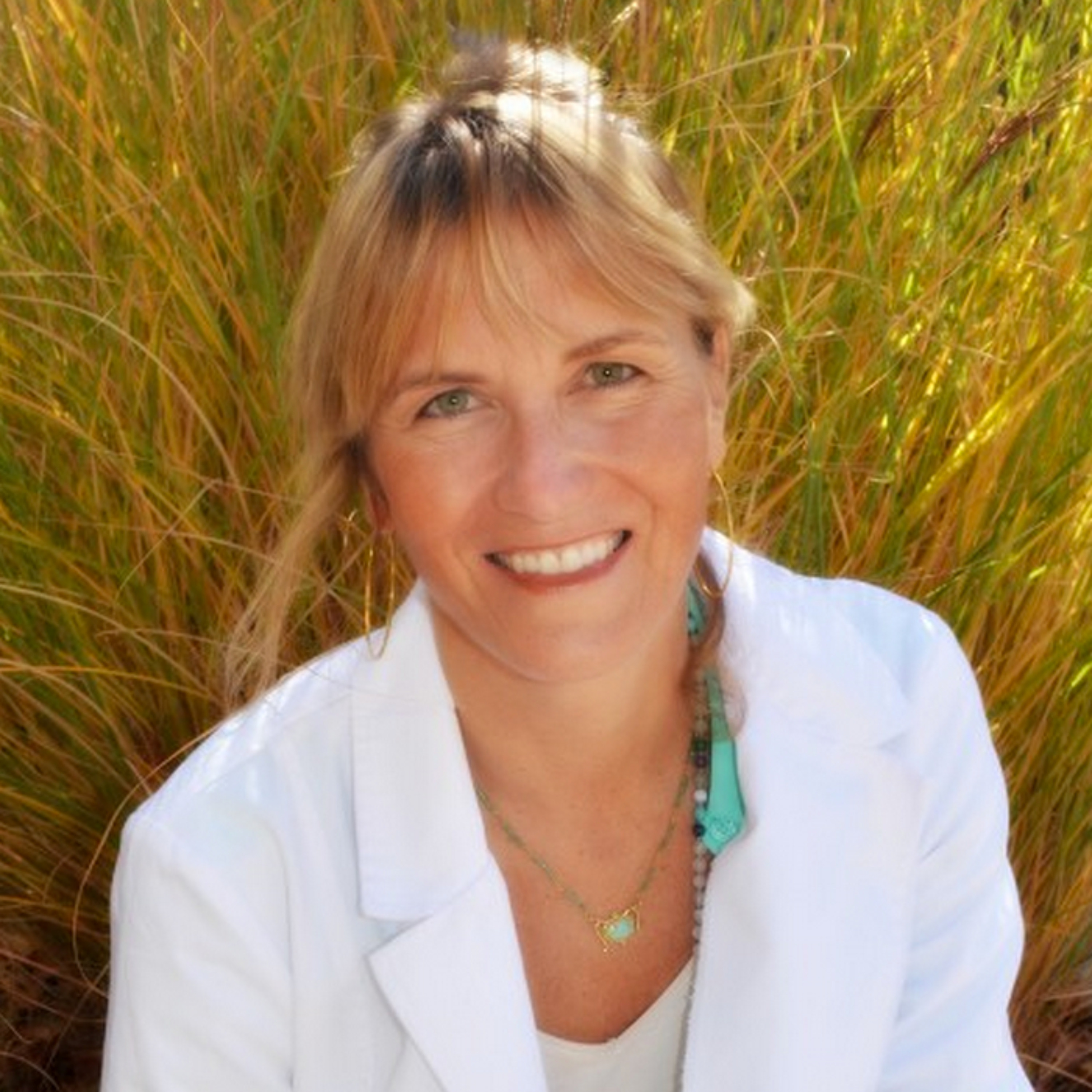105: Helping People Achieve their Path to Wellness with Dr. Robyn Benson episode artwork