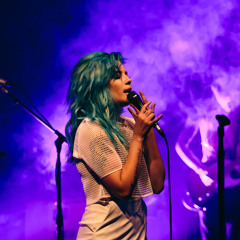 Haunting- Halsey Live