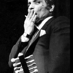 سنين و مرت زي الثواني في حٌبك انت - بليغ