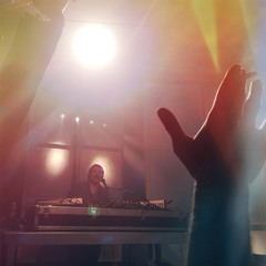 Erobique - Wir Brauchen Mehr Liebe (Live iPhone Bootleg)