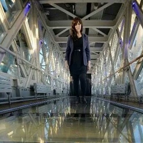 مربوط بأستيك في  §