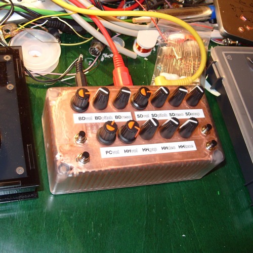 circuitbenders.co.uk BOSS DR-55 clone - modified