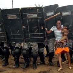 Rua  De  Terra - Holocausto  Cotidiano