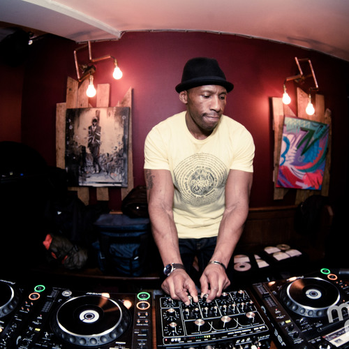 Jamesey Makin' Moves Show 'Live Mix' (12-04-2015)