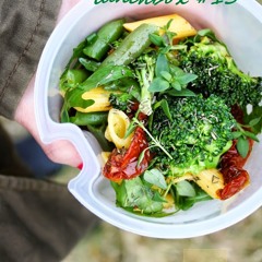 SŁOIKI: Lunchbox - makaron z gotowanymi na parze zielonymi warzywami