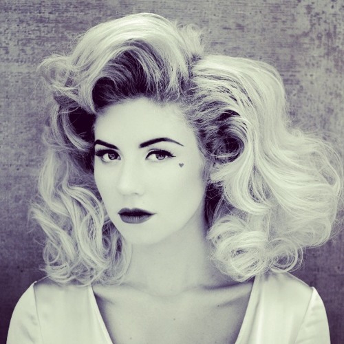 Marina And The Diamonds - Lies Extended Version (New Bridge)
