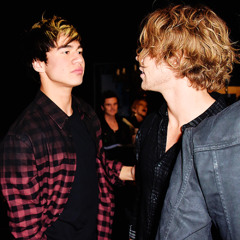 5 Seconds of Summer - Don't Stop (Ashton vs Calum)