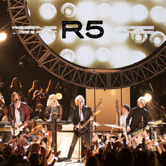 R5 - Smile / Let's Not Be Alone Tonight (2015 RDMA Performance)