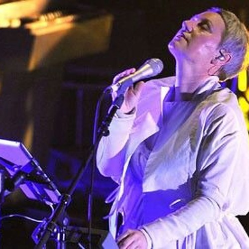 Elizabeth Fraser - "Suckling The Mender" Live in 2012