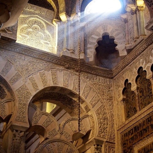 '' رِّثَاءُ الأَنْدَلُسْ '' لكلِّ شَيْءٍ إذا ماتَمَّ نُقصَانُ