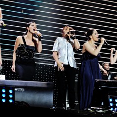 Laura Pausini- La solitudine / Primavera in anticipo(Amiche Per L'Abruzzo Live)
