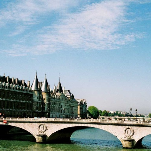 Sous le ciel de Paris