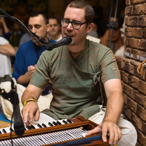 Akincana Krishna Das, 12h kirtan in Riga, 03/05/15