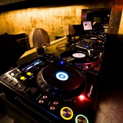 UP UNDER THE TREE#1 "SEASON 5" Guest Mix Soulful Minds