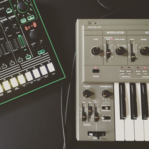 Having fun with my SH101 and a TR8, recorded with a phone…