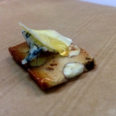 W H I † E -vs- Toxic Chicken -vs- Bloom = The World For You