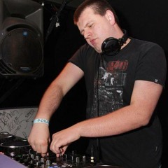 Hardtoxic- 1,2 Who Invaders Station(Mash Up 4 Fun)