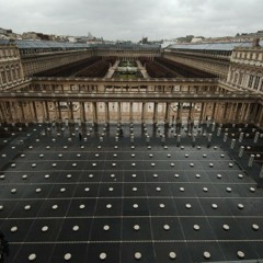 "Les Deux Plateaux" de Daniel Buren : 260 colonnes à la Une