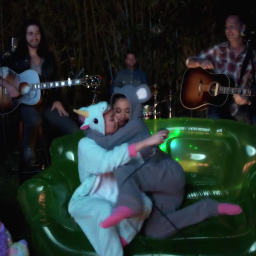 Miley Cyrus & Ariana Grande - Don't Dream It's Over - Backyard Sessions