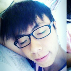 献给自己 这些年你还过得好吗？看起来一切都算ok，那就好。今年的你迈向第20个年头，现在回想当初那个……那个青涩的自己。对着镜子，看了看自己。发现一样失去的东西，失去了当初的自己。 回忆就像火车一样，一节一节的呈现在眼前。你是否记得你有过梦想。是否记得你自己的梦想吗？还记得当初那个对这未来的一切充满期待的你吗？ 也许内心深处还隐藏着一个你，那个你不断的在坚持着……坚持着当初的自己。但无情的时间，并没有一刻停息。它依然不断的在侵蚀，侵蚀那个当初的自己。 无可否认，这些年让自己成长了一些。无论在哪一方面也好！