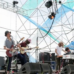 08 Pond - Waiting Around For Grace (Live In Chile)