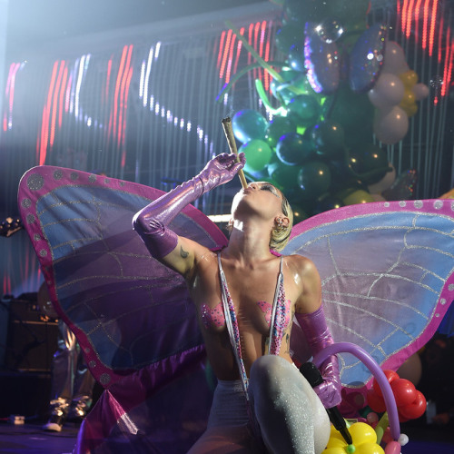 Miley Cyrus Tiger Dreams Live At Adult Swim Party 2015 New Song By Tudo Miley