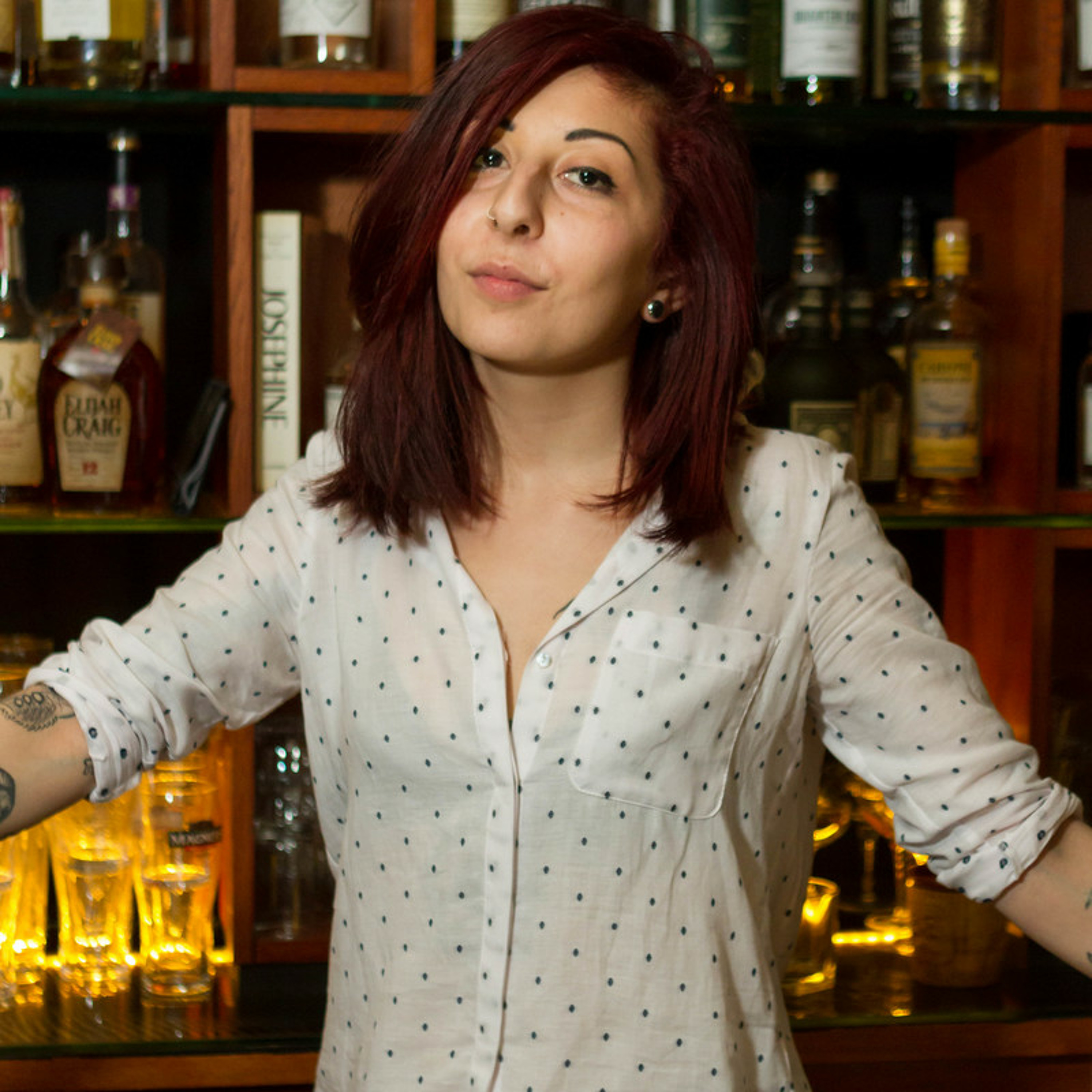Interview de Nakissa - Barmaid du Joséphine episode artwork