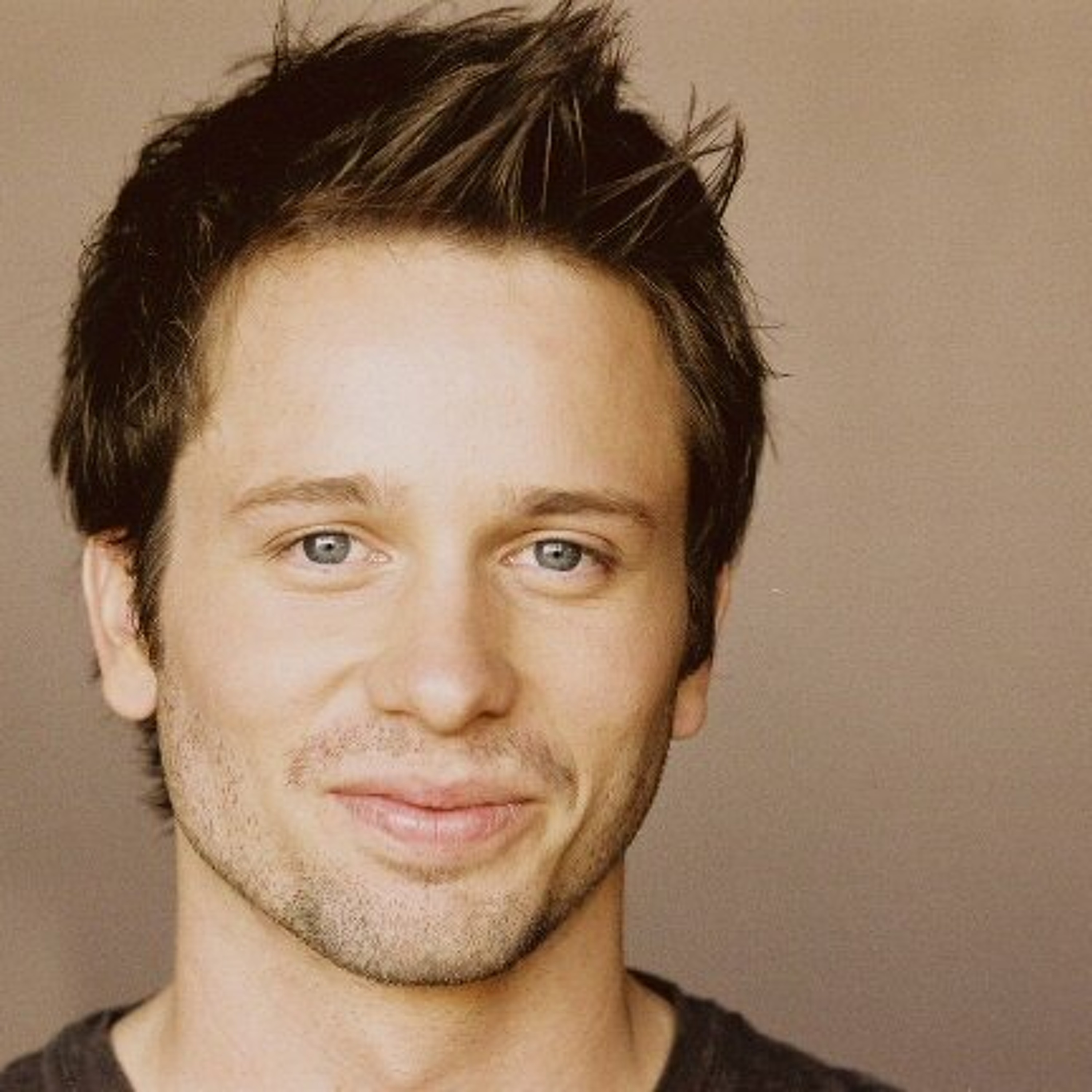 Tyler Ritter Net Worth - 1kwdc7v