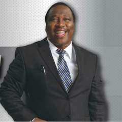 Thuso Motaung talking to Ntate Vincent Tsoenyane and Ntate Dirara Mokoena