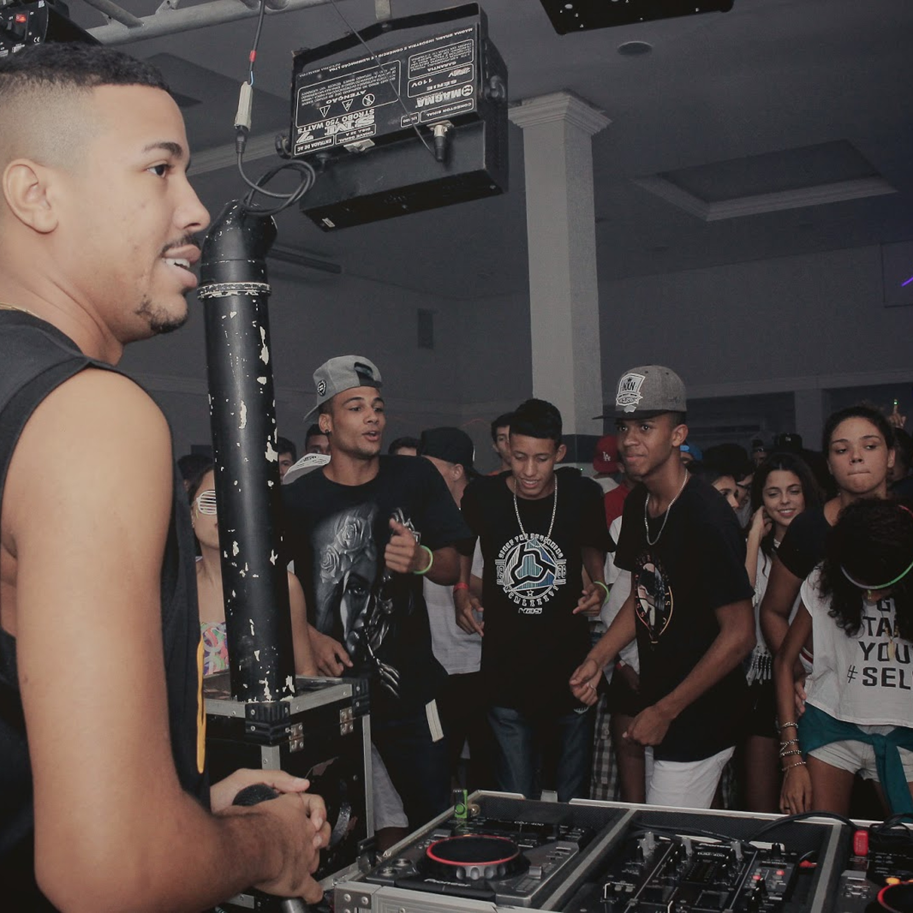 MT - DEVAGAR P NAO MACHUCAR [ DJ JEAN DU PCB ] MCS MANEIRINHO E DELANO episode artwork
