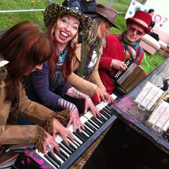 Myra Linda Tilly Star Marlies Piano Song