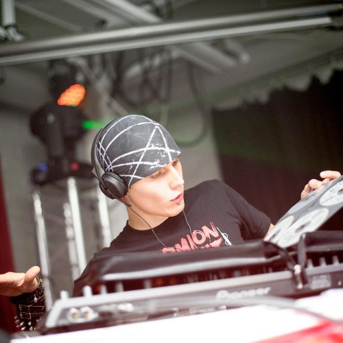 Dj Yediah - A Pleasure For The Twisted (mixtape)