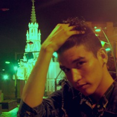 Nicki Minaj - The Night Is Still Young (En español) Sam Diego