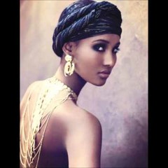 يا مليحَ اللمى وحلو التثنّي وَمليكاً جماله قد فتنّي