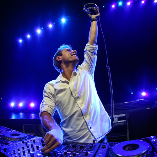 Iversoon & Alex Daf ft Eireann Wax – State of Oblivion (WvE Rmx)played by Armin - ASOT 717