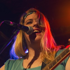 Llueve y no me importa (en vivo) - Paula Vergne @El Emergente bar (11-06-15)