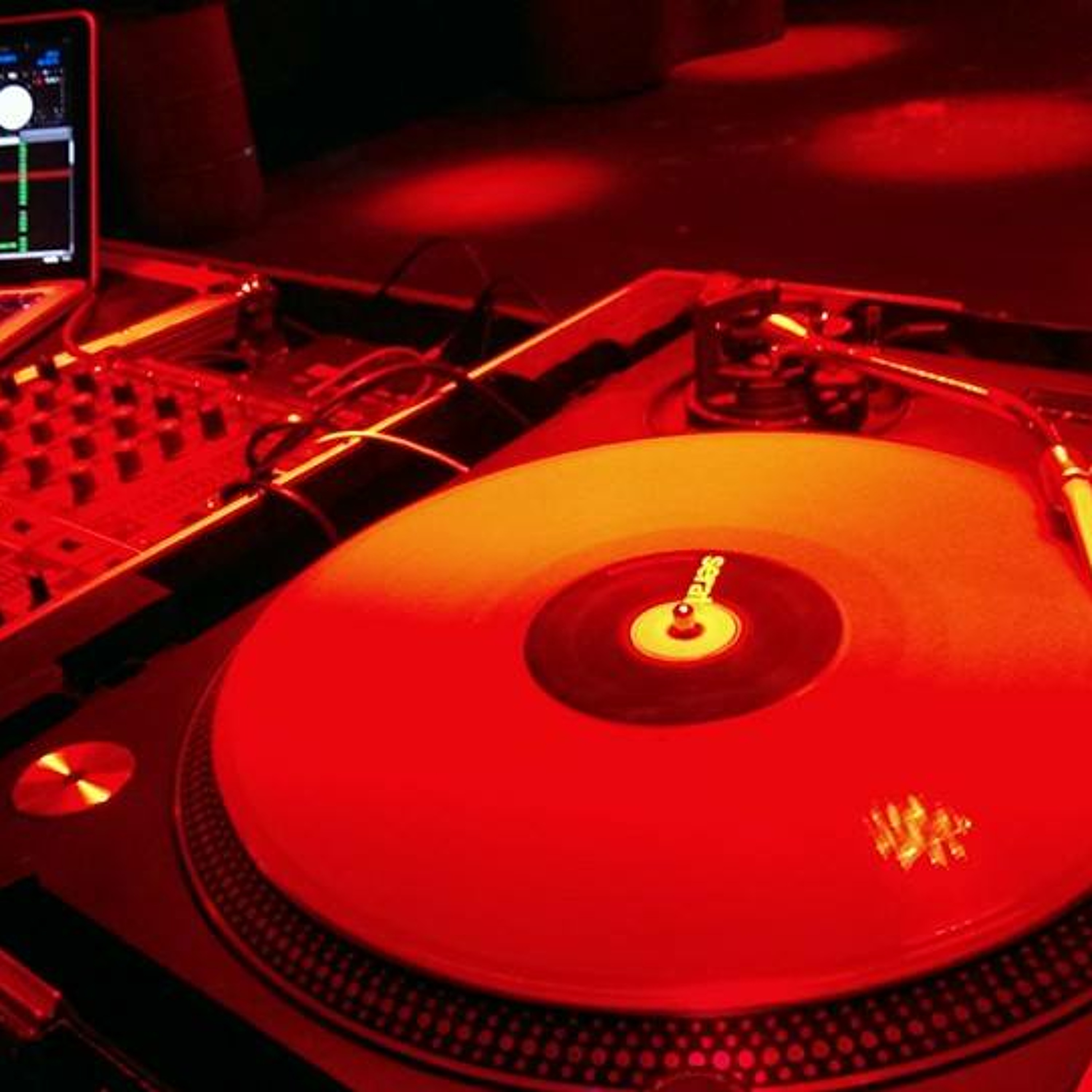 DJ D - Live Ft. DJ Teris - Wiggle (H2ydrogen Mhoombaton Edit)