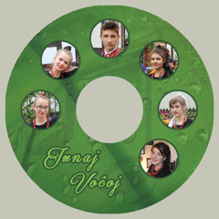 Kokcineloj Sur Verda Herbejo - Junaj Voĉoj