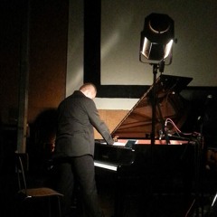 Błagania (2015) for piano and tape