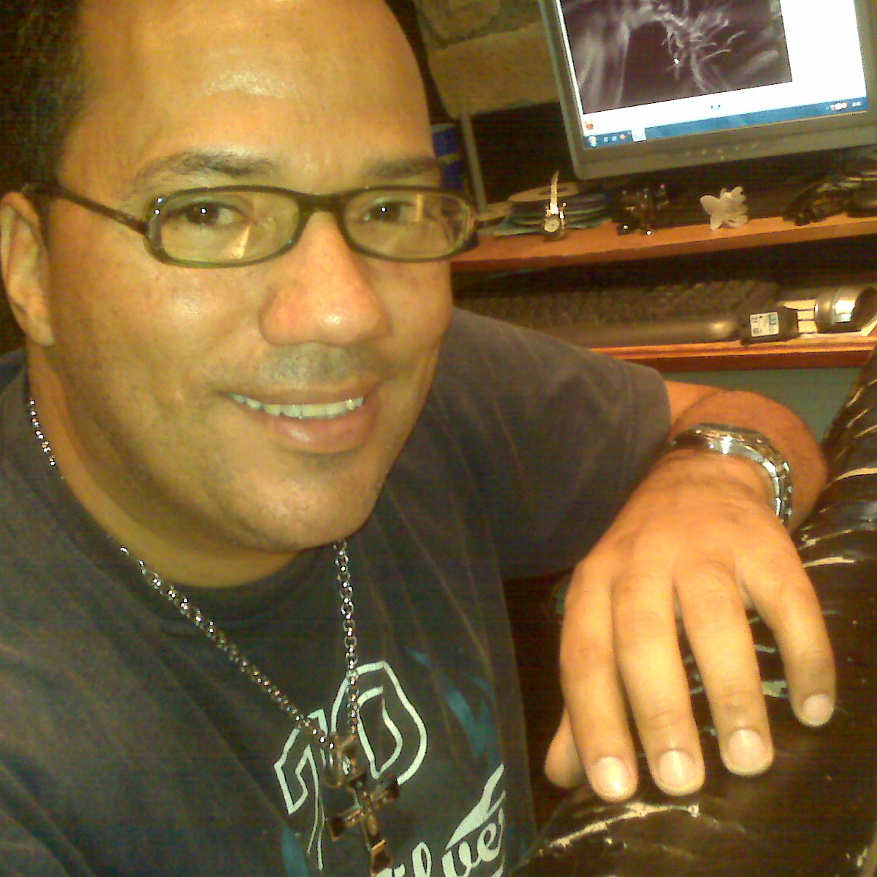 CARLITOS FLORES