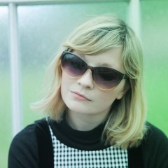 Martha Ffion - No Applause