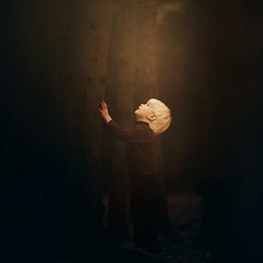 أمضِي وحيدًا .. وعُبّادُ الهَوى غَرقُوا