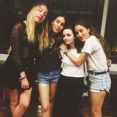 Lauren Mayberry (Chvrches) with Haim
