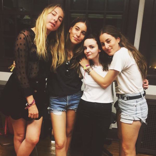 Lauren Mayberry (Chvrches) with Haim