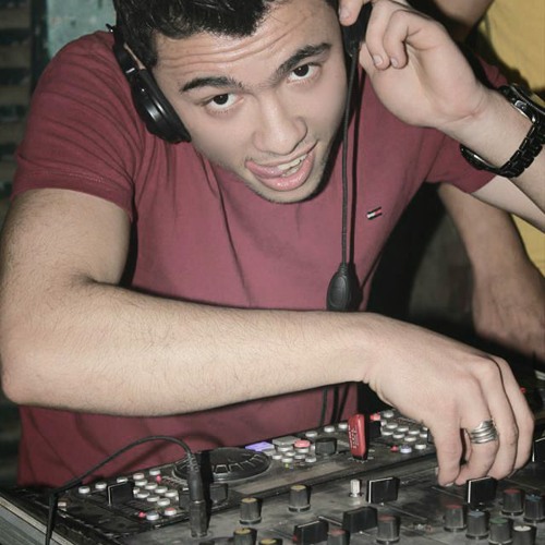 مهرجان عيلة تايهة غناء الكروان و دونجا توزيع حسين دونجا